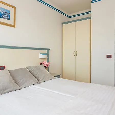 Family Del Mar Aparthotel Banjole